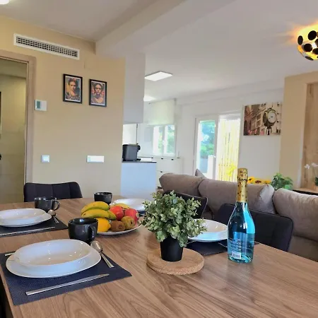 Infinity Spacious 2 Bedroom, 2 Bathroom By Namaste Elite *